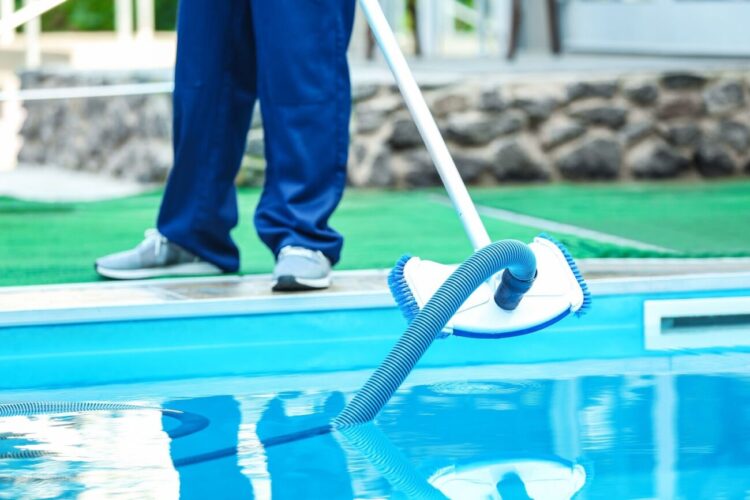 Vacuum for pool cleaning services