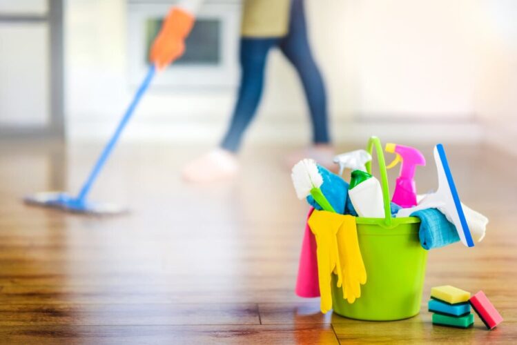 Do-Cleaners-Bring-Their-Own-Supplies-and-Equipment